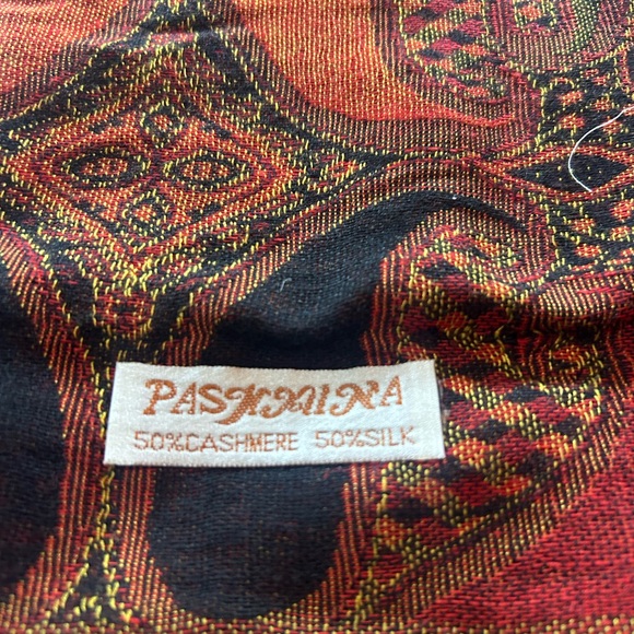Pashmina Cashmere/Silk Paisley Scarf - Picture 4 of 6